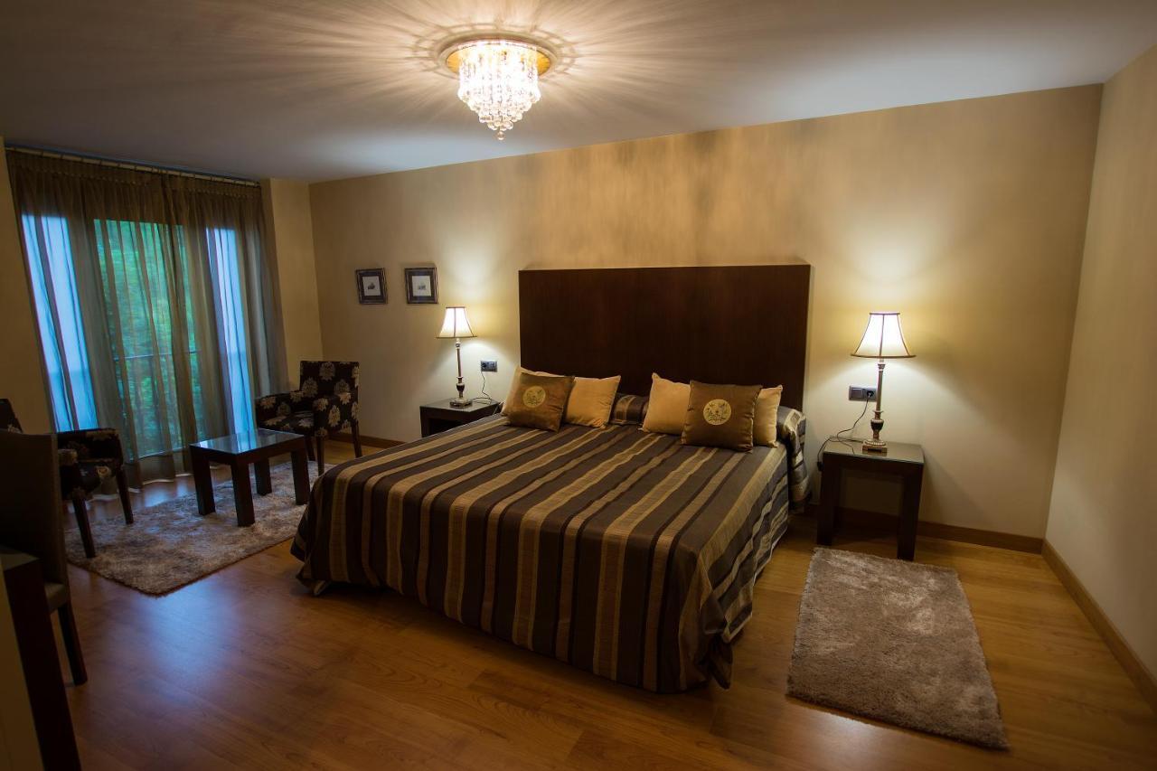 Posada Laura Потес Экстерьер фото