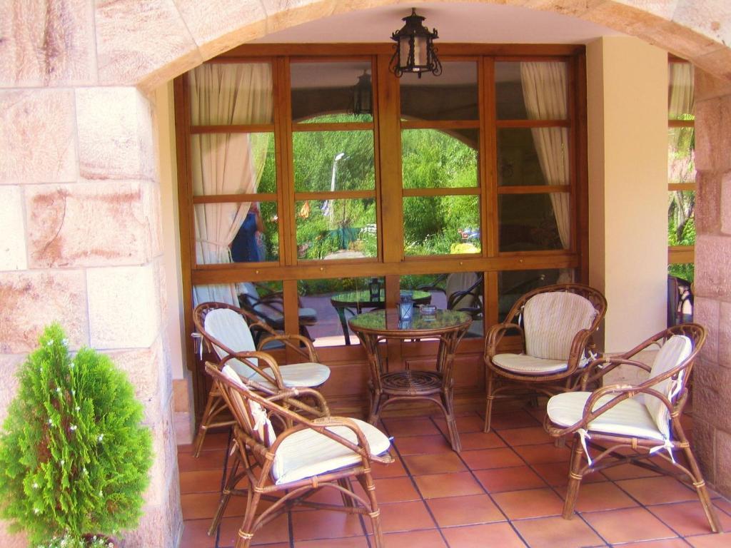 Posada Laura Потес Экстерьер фото